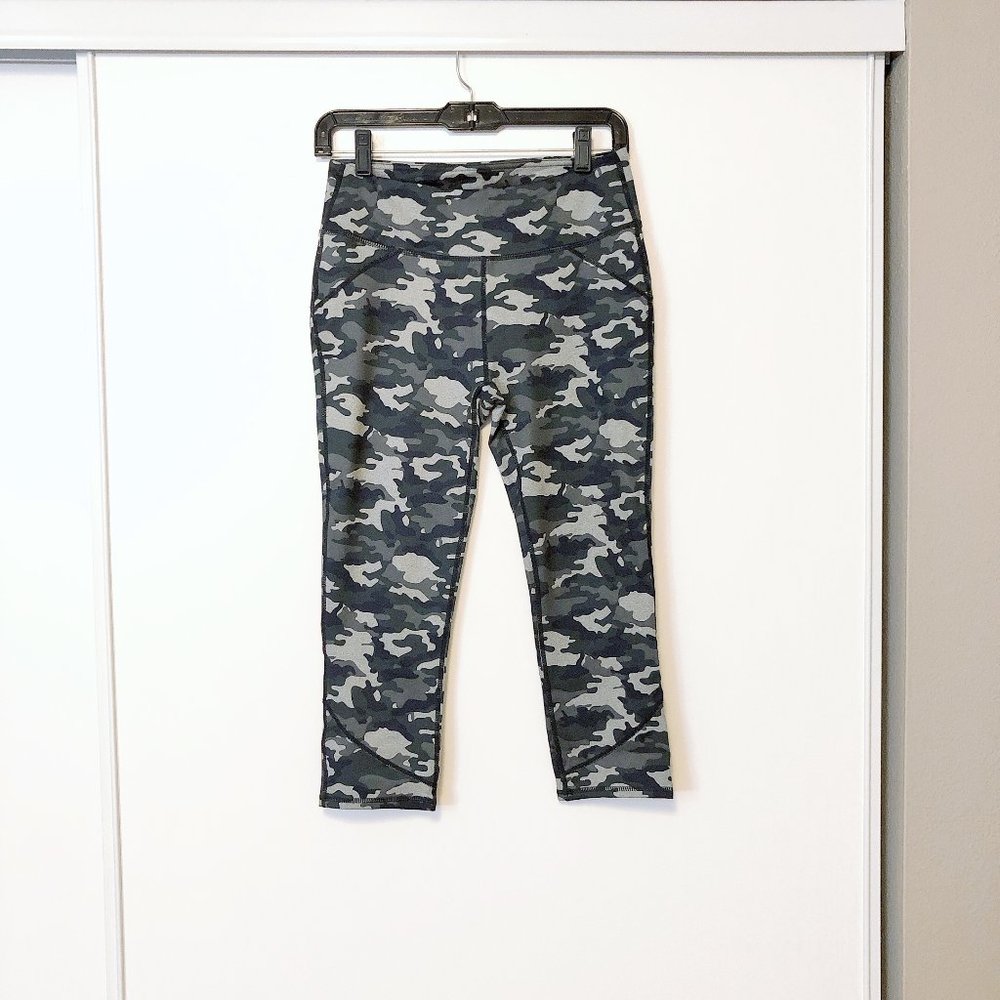 Fabletics Camo Capri Leggins (Small)